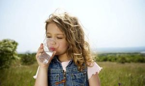 child-drinking-water-520240